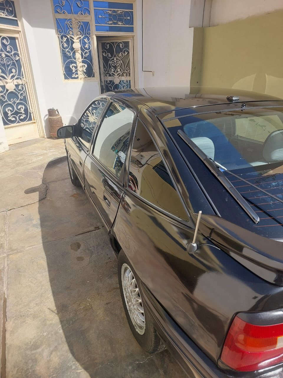 اوبل فكترا 1994محرك 2000 كير ومحرك شرط جدد مصبوغه عام تخم تاير جديد صدر امامي خلفي جديد كير اوتو جام كهرباء ويل عكنبوت شاشه تاب داخلها نضيف كلش كهربائيات كامله التبريد نقصه بس الكمبريسر كامله السياره ماذب عليها ربع وبسمي السياره السعر46الرقم  ***********
