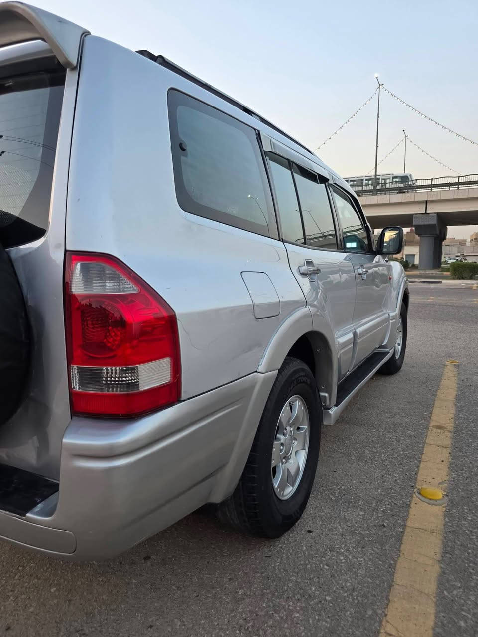 سلام عليكم باجيرو موديل 2003 محرك وكير جدد بلادي محرك 3000  تبريد شغال 3 قطع 7 راكب  رقم بغداد نكليزي تحويل مباشر السياره مكفوله من الظربه بيه مكانات صبغ ابيع حزام حداديه جديده تخم تاير جديد سياره جاهزه من كلشي السعر 75 وبيه مجال بيع او مراوس للاتصال ***********  مكاني كربلاء
