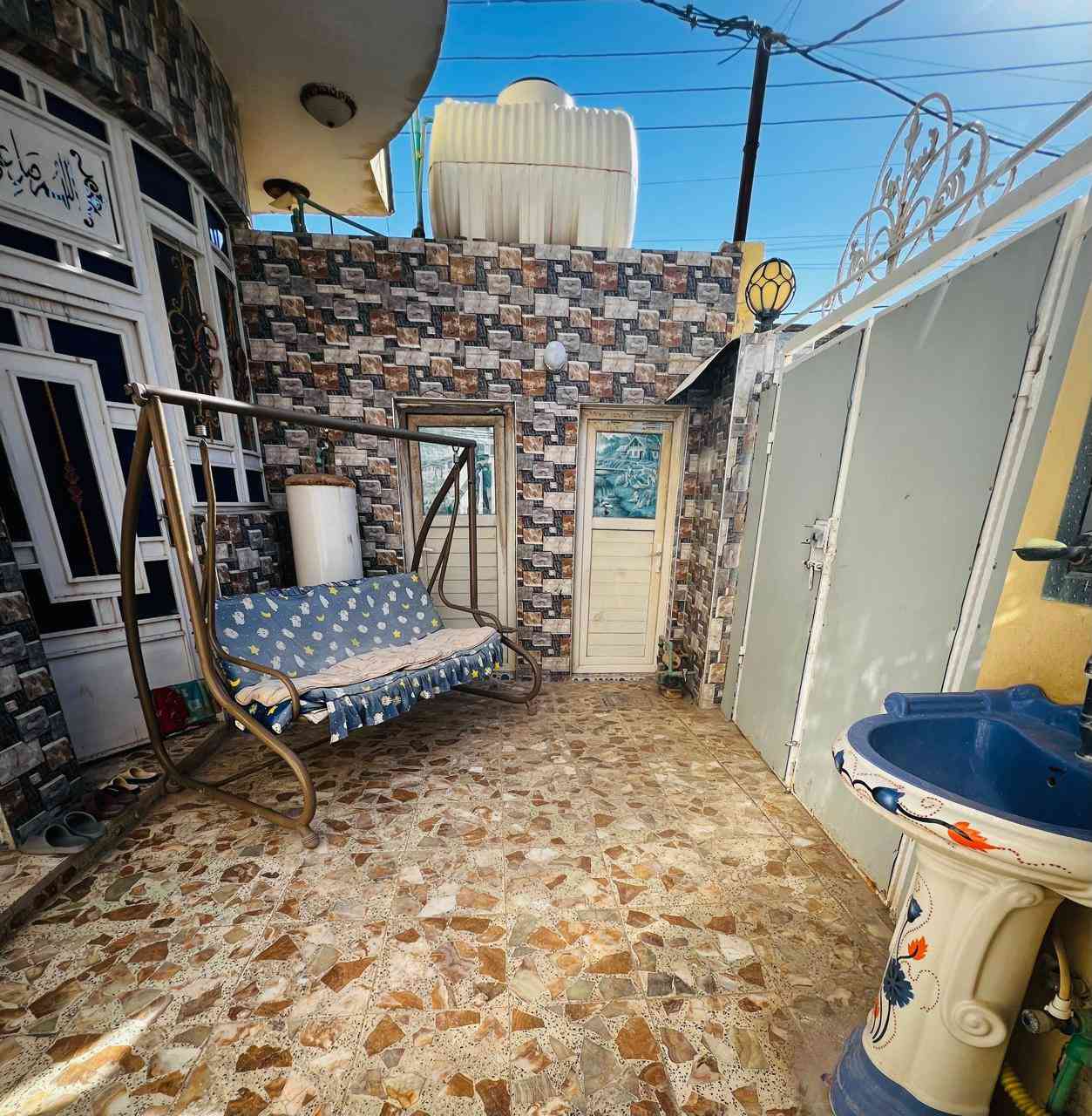 الدار البيع الموقع في البستان مساحته 150 متر بستان سيد حسين شارع ابو الماي اروركن بناء حديث عله شارعين الدار متكون من استقبل وصاله وغرفتين ومطبخ وصحيات التصال ول ستفسار ع رقم***********ول رقم الثاني***********
