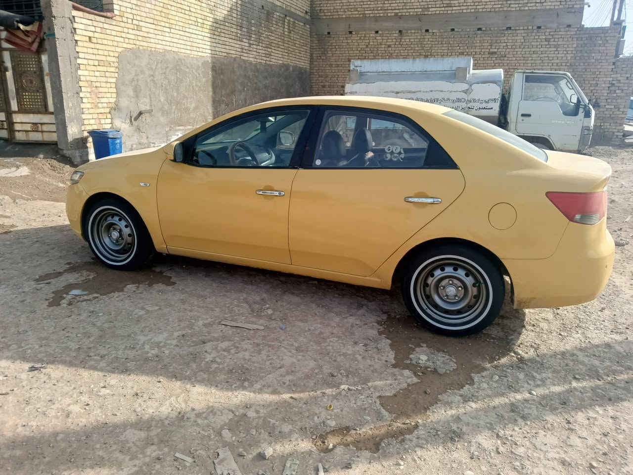 سلام عليكم فورتي 2009وارد كوري مكينه 1600دوش جديدة كير جديد تبريد منظومه جديدة يرادلة بس غاز صدر امامي جديد خلفي نص عمر تايرات 75بالميه سيارة بيه باب السائق والورى مبدلات رقم ديالى باسمي سعر 75وبيه مجال ***********
