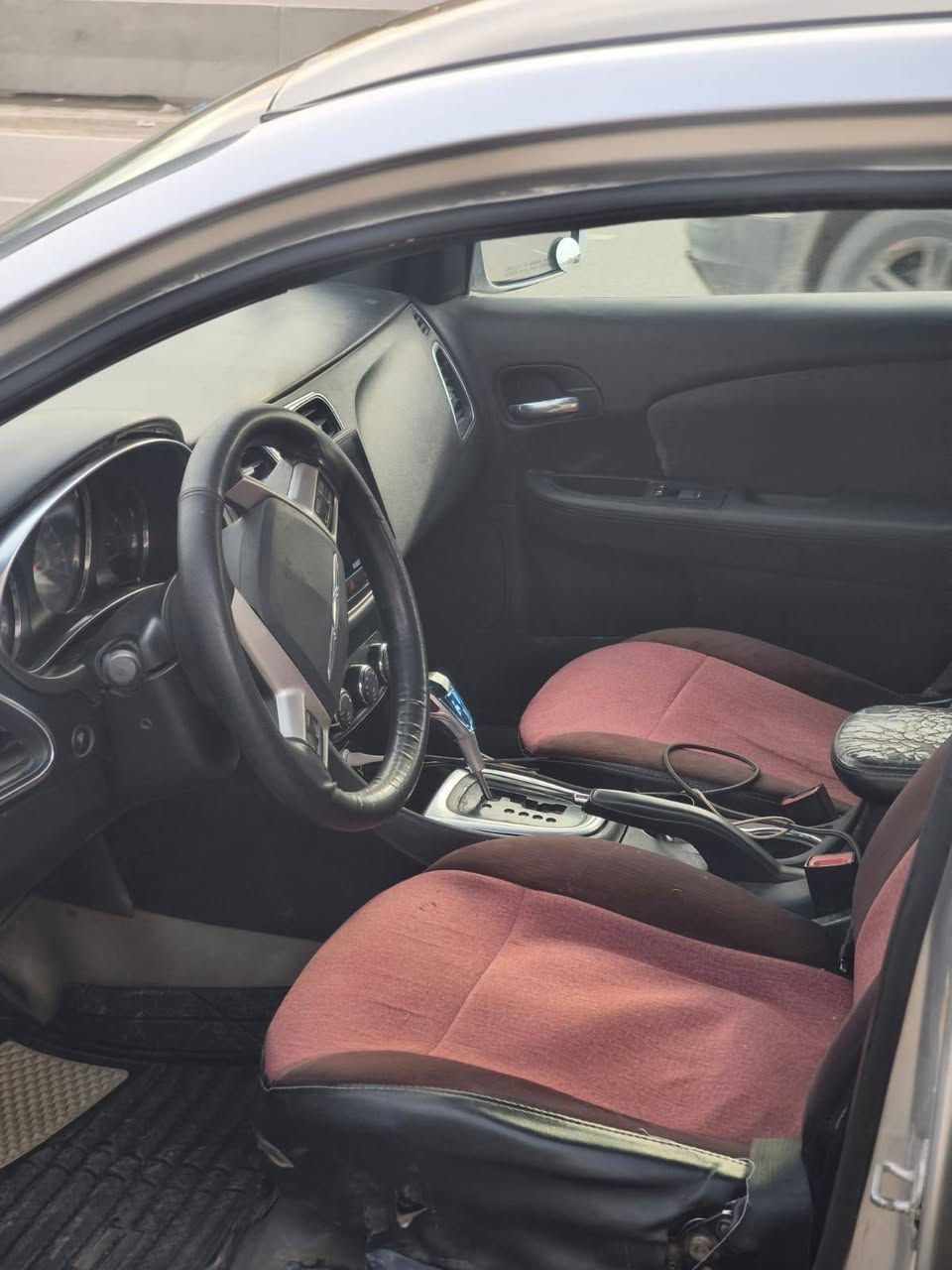 السلام عليكم كرايسلر c200 للبيع موديل 2012 رقم بغداد انكليزي باسمي تحويل ثاني يوم محرك 6 سلندر 3600 . السيارة جاهزة ما بيها اي نقص ومسويلها ادامة كاملة تخم تاير جديد منظومة بانزين كاملة جديدة صدر امامي خلفي ومشط ستيرن واذاين ومنظومة زينون كلة جديد  . السيارة مصبوغة حزام اثر جراد وصورها قبل الصبغ موجودة وضربتها فقط جاملغ جهة السايق بدون ايرباك . السعر 83 وبيها مجال بسيط . مكاني بغداد بسماية
***********
