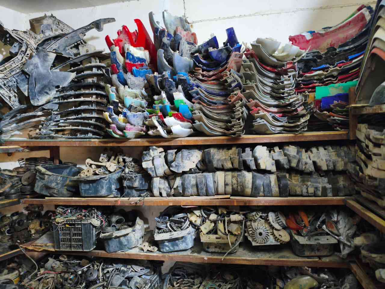 سلام عليكم للبيع غراض فراشات جي فور مكاني الديوانية قضاء شامية رقم ***********
