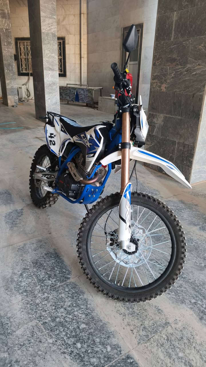 مكاني #بصره درجه قفاز محرك 350cc اربع ولفات بعدهي زيرو ماماشيه صالها يومين من كملت شدها بيها ورقه وحده فقط مال الوكيل 
اليصره5ميل سعرها 1900ولتساب واتصال ***********
