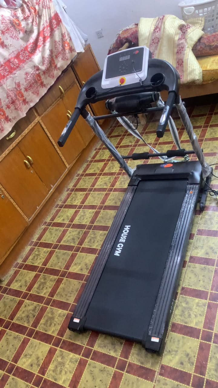 السلام عليكم جهاز جري HOUSE GYM للبيع استخدام جهاز جدا قليل السعر 300 بي مجال العنوان بغداد استفسار على الرقم ***********
