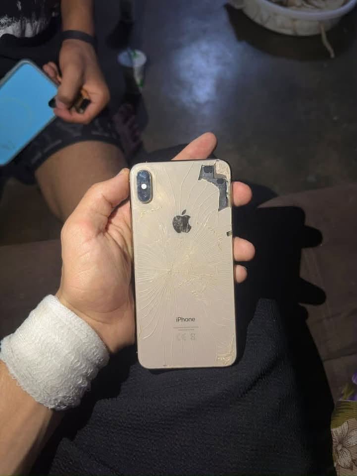 Xs Max
شاشة GX

بطارية مبدل تكفيك 8 ساعات على المريح

ضهر مكسور وكامرات تحتاج تنظيف بسبب غبار مغوشة

جهاز يجنن استخدامه

سلس كلش نظام 18
64GB
سعر 105 قفل


**إذا كنت صاحب هذا الإعلان وتريد حذفه لأي سبب، رجاءا أرسل رسالة إلى الدعم الفني**