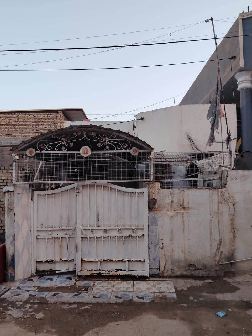 السلام عليكم بيت مساحه  150 طابو رزاعي سعره 60وبي مجال  العنوان حله ابو خستاوي قرب دائره المرور بسيط للاستفسار الاتصال على الرقم ***********
