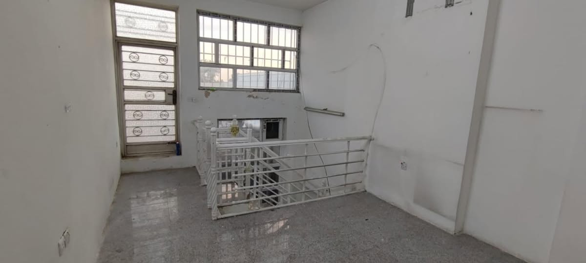 شقه للايجار.. القادسية محلة 606 قرب مكوى الغزال اربع بيوت عن الشارع والنقل العام  مساحة 120م طابق اول تحتوي على غرفتين وصاله ومطبخ  وصحيات عدد اثنين مجهزه بسخان الكهرباء والماء معزول المدخل معزول الكهرباء خصخصة 24ساعة .للاتصال :***********
