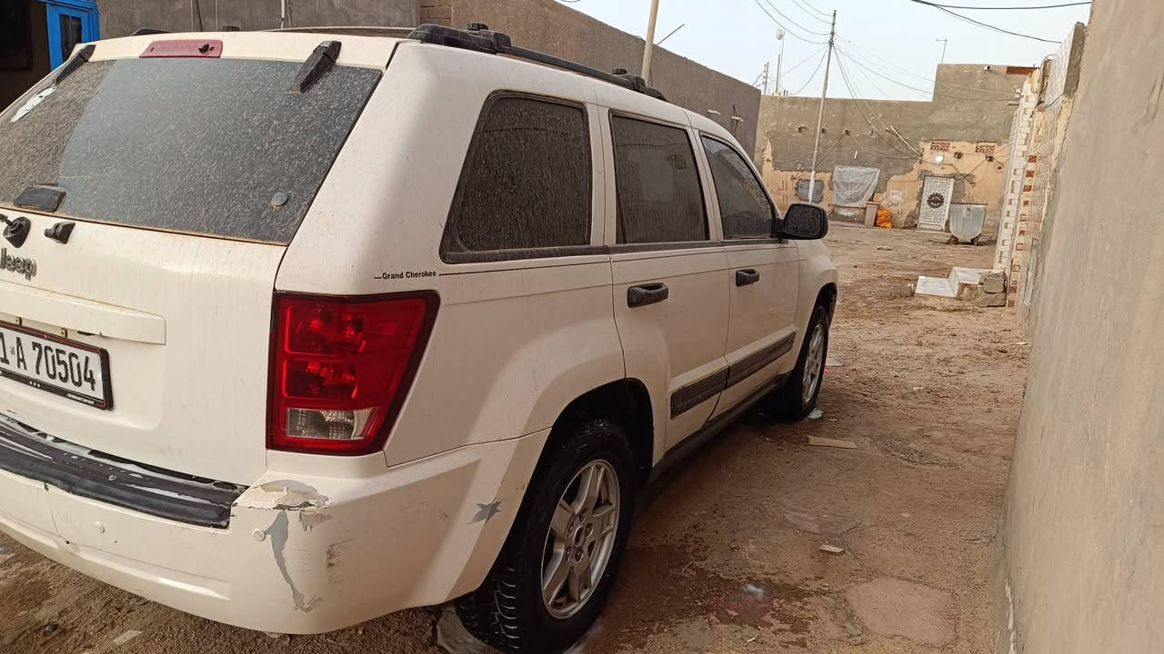جيب 2006 محرك وكير بلادي( 3700 )V6مكفولات  رقمها بغداد ارقامها توني استلمتهن كهربائيات كلها  شغاله حداديه جديده سياره نظيفه واحلى من صور سعر 65 قفل مكانها بصره الدير  ***********
