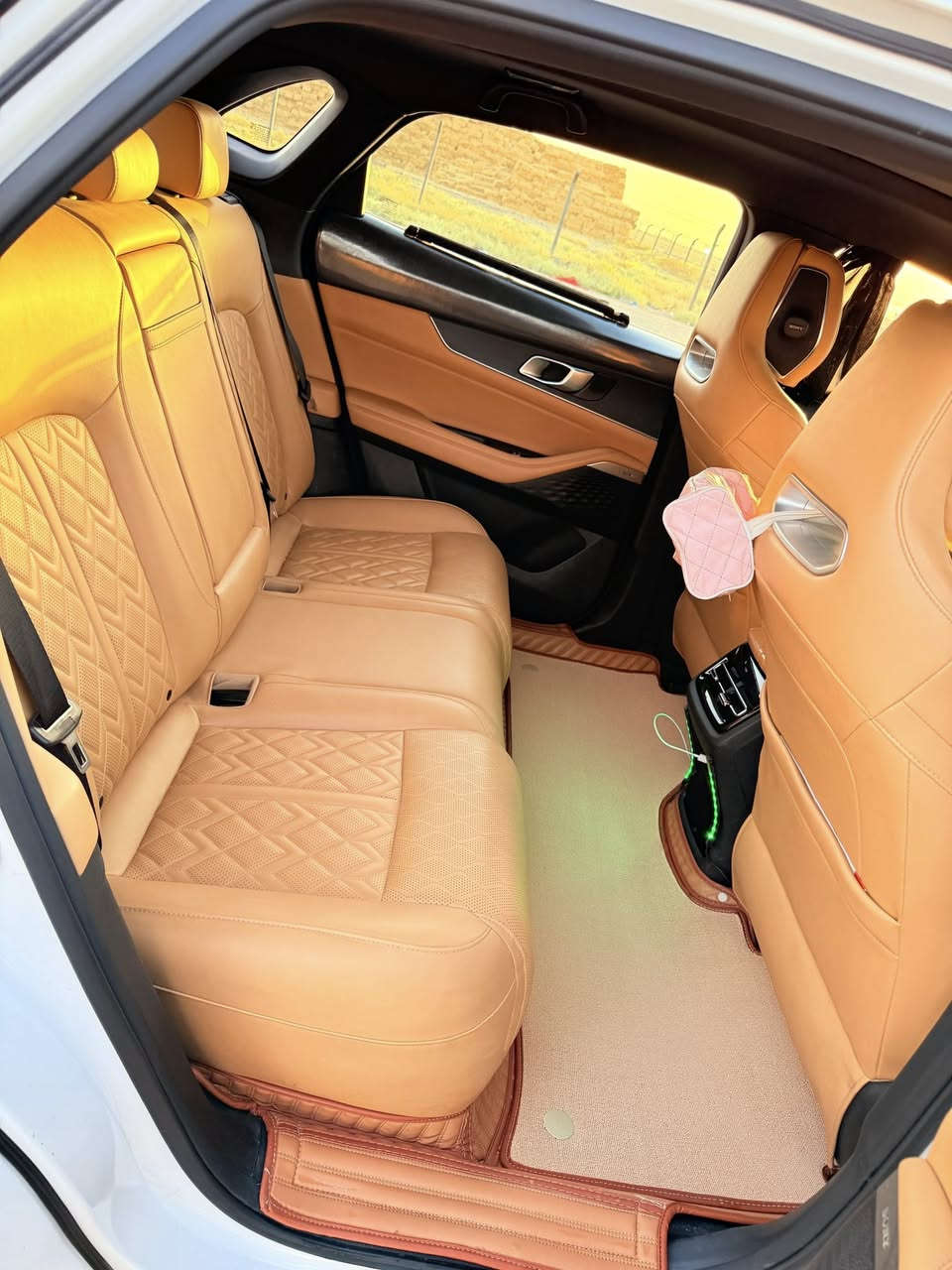 ‏السيارة مثل ما معروف عليها فول مواصفات سيارة نظيفة 95%
‏كلش حلوة وتعبانة عليها مشتغلها عازل صوت أربع بيبان عازل الصوت كامل للسيارة أرضيات تفصال على لون الداخل السيارة 
‏السعر 36, مليون بيها مجال تفاوض شراي اتصل رقم الهاتف *********** عنوان السيارة بغداد الحسينية المعامل
