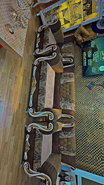 السلام عليكم تخم للبيع كلش نضيف بدون اي نقص 
قنفتين كبار وحده وسط وكراسي ٢ مكاني الطوبجي 
السعر ٣٠٠ للاستفسار واتساب ***********
