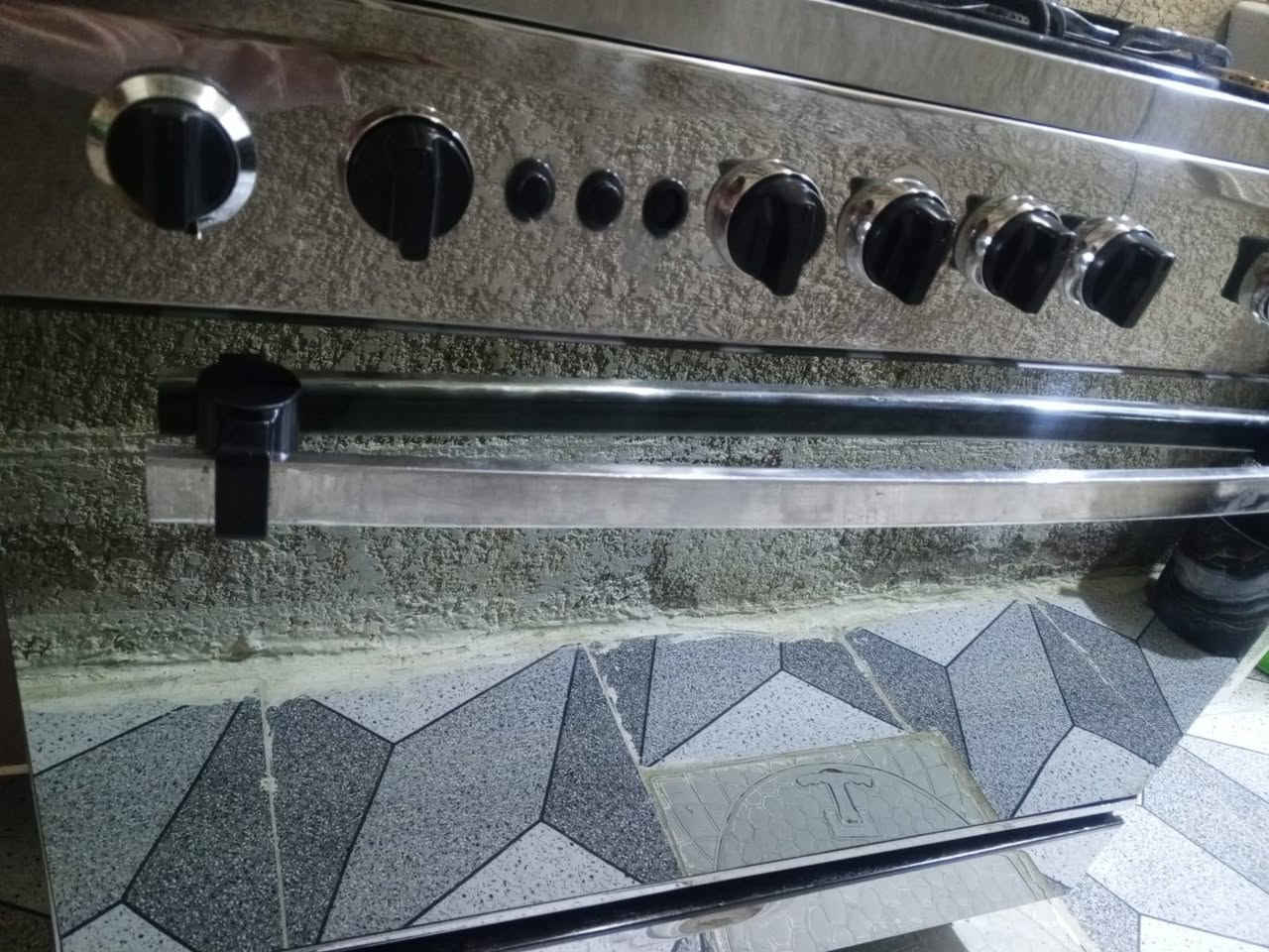 سلام عليكم طباخ نوعيه فراش طباخ امنت الله نضيف ريديه 200 وبي مجال استفسار ***********
