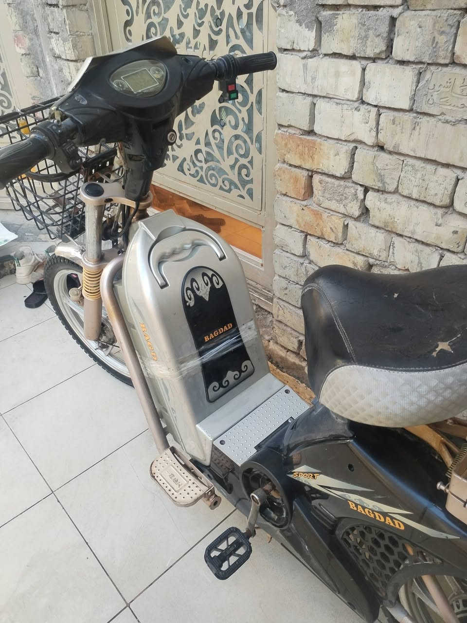 سلام عليكم 
دراجه شحن حجم كبير 
5 بطاريات نظيفات 
سرعته 60 
السعر /250 الف
الموقع / كربلاء حي النواب 
رقم الهاتف /*********** 
الرقم الثاني /*********** بي واتساب
