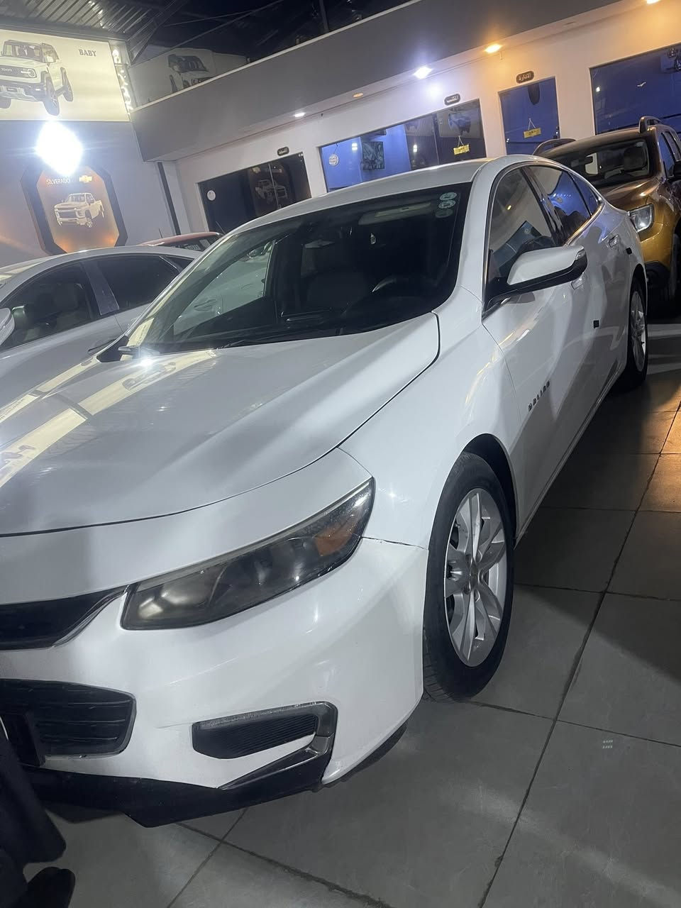 للبيع شوفرليت ماليبو لون ابيض
الموديل 2018
مواصفات lt
صبغ فقط ربع البنيد 
بصمة

بصمة أبواب
تحكمات استيرن
كروز سرعة
قطعتين تبريد
هزة جديدة
كير محرك شرط
تبريد ثلج
كهربائيات كله شغاله
السعر 110وبيها مجال 
للتواصل ***********
