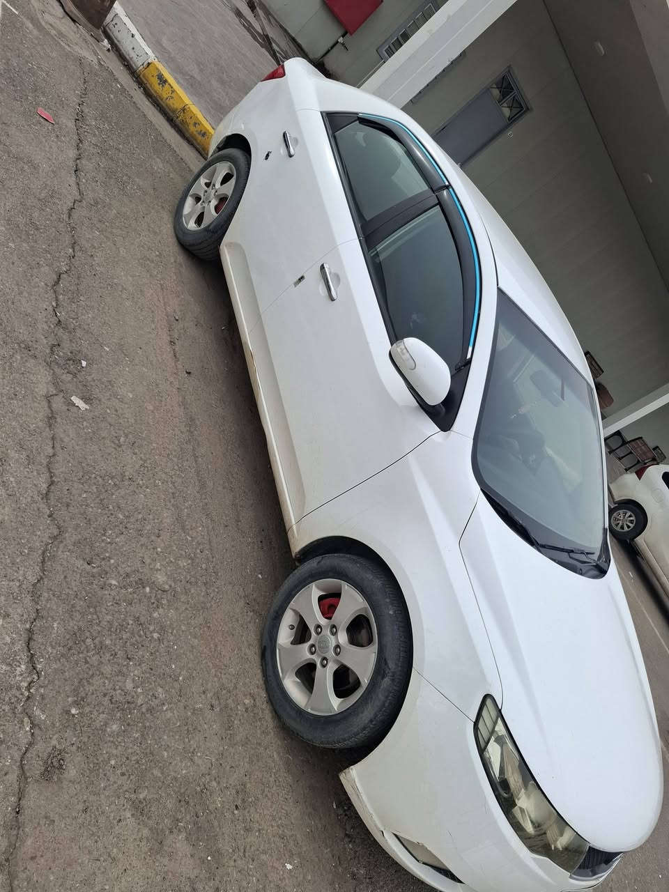 السلام عليكم سيراتوخليجي مكفوله كفاله عامه موديل 10 السعر ١٠٠ وبيه مجال شراي اتصل *********** مكاني بابل مشروع المسيب السياره جاهزه بدون اي نقص
