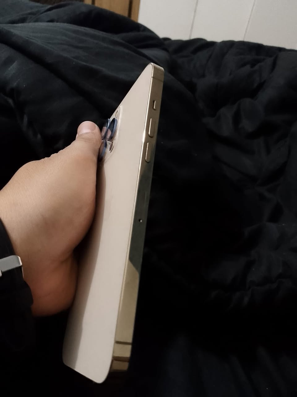 السلام عليكم ايفون12برو ماكس وتر وتر يعني تليفون ما مبدل اي شي بي ولا مفتوح تلفون لوك جديد ذاكره 128 بطاريه 78 مكاني البلديات رقمي ***********
