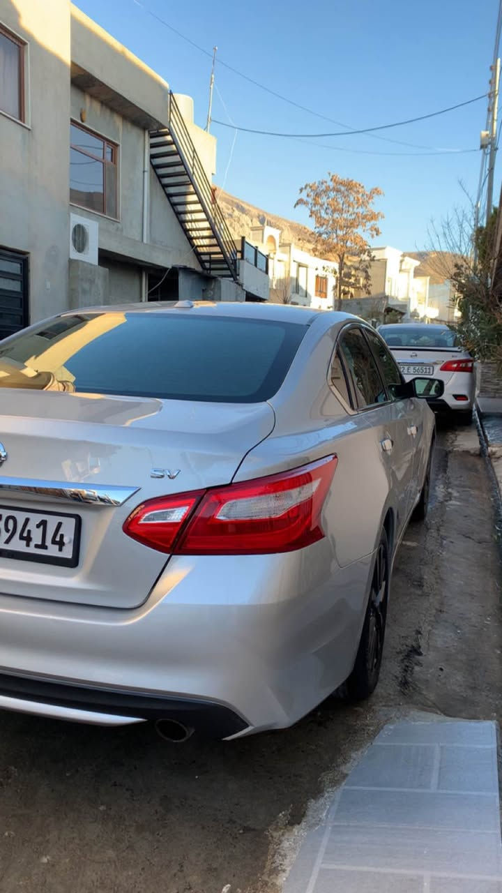 نیسان ئاڵتیما مۆدیل ٢٠١٧ رەنگ سلڤەر سەیارەکە ٢ پارچەی بۆیاغە پێش و پاشی کەپسی پەرەشوتیەکانیشی کەپسە نەتەقیوە کەمەک تەزرەشی هەیە سەیارەکە مواسەفات رادارە شەغالە بەسمەیە ویل گەورەیە سەیارەکە رەقەم و سەنەوی تاکوو ٢٠٣٠ نوێیە بە ناوی خۆمە سەیەرەکە گێر و مەکینەشی بەشەرتە بەردە گزۆزی بیلادی تەنها ٩٠ میل رۆیشتوە
رەقەم تەلەفۆن:***********
شوێن:سۆران
نرخ:١١٧ مرغصور, أربيل
