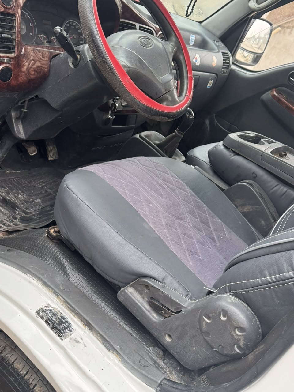 سلام عليكم كيه للبيع مسكر بم ونوزل موديل 2006 رقم بغداد إنكليزي بيه صبغ دواير ودوسات تخم تايرات كير اكسن شاصي مكفول سعر 85 وبيها مجال سياره جديده وحلوه مال جناي رقم الهاتف *********** المكان بغداد
