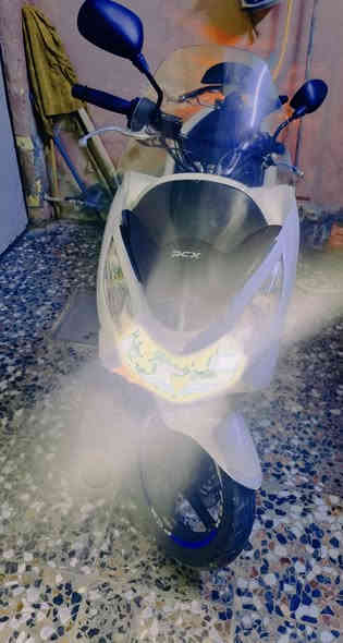 من رخصة الادمن
السلام عليكم دراجة للبيع او مراوس اشعندك نضيف 

 بي سي اكس ياباني جيل الاول مكينة 150 

دراجه نضيفه والصور تحكم وبالحقيقه احلة من الصور كهربائياتهة كله شغاله استان حساس حساس ازدحام اشاير بك لايت كله شغاله دراجة نضيفة ابمعنة الكلمة لايت ثلجي عالي ناصي مكينه مكفولة وصوته ناعم وعليها صيانه كامله قبل اسبوعين 

ملاحظة (بس الجويتر يرادلة تنضيف ما نضفته) والباقي كله خير من الله 

السعر : 1300 مليون وتلثميه وبيه مجال للشراي 

واسف على الاطالة
