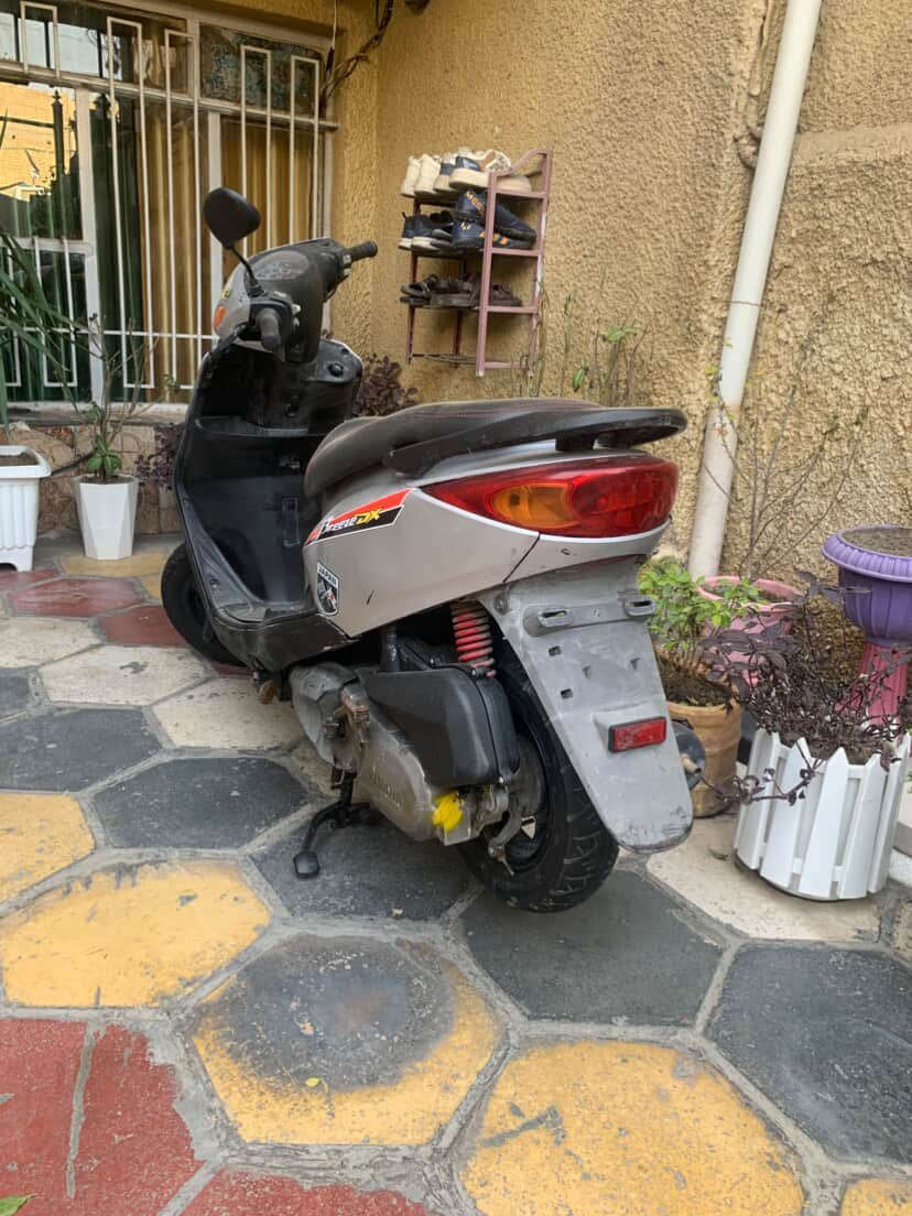 السلام عليكم دراجه بريز للبيع دراجه نضيفه بس طافيه ابيع كوم حديد السعر 275 وبيه مجال بسيط العنوان بغداد شعب حي اور فلكه صباح الخياط للاستفسار واتساب ***********
