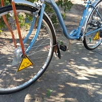 للبيع بايسكل بحالة جيدة مع إطارات قوية وعلامات تحذيرية لزيادة الأمان. ...