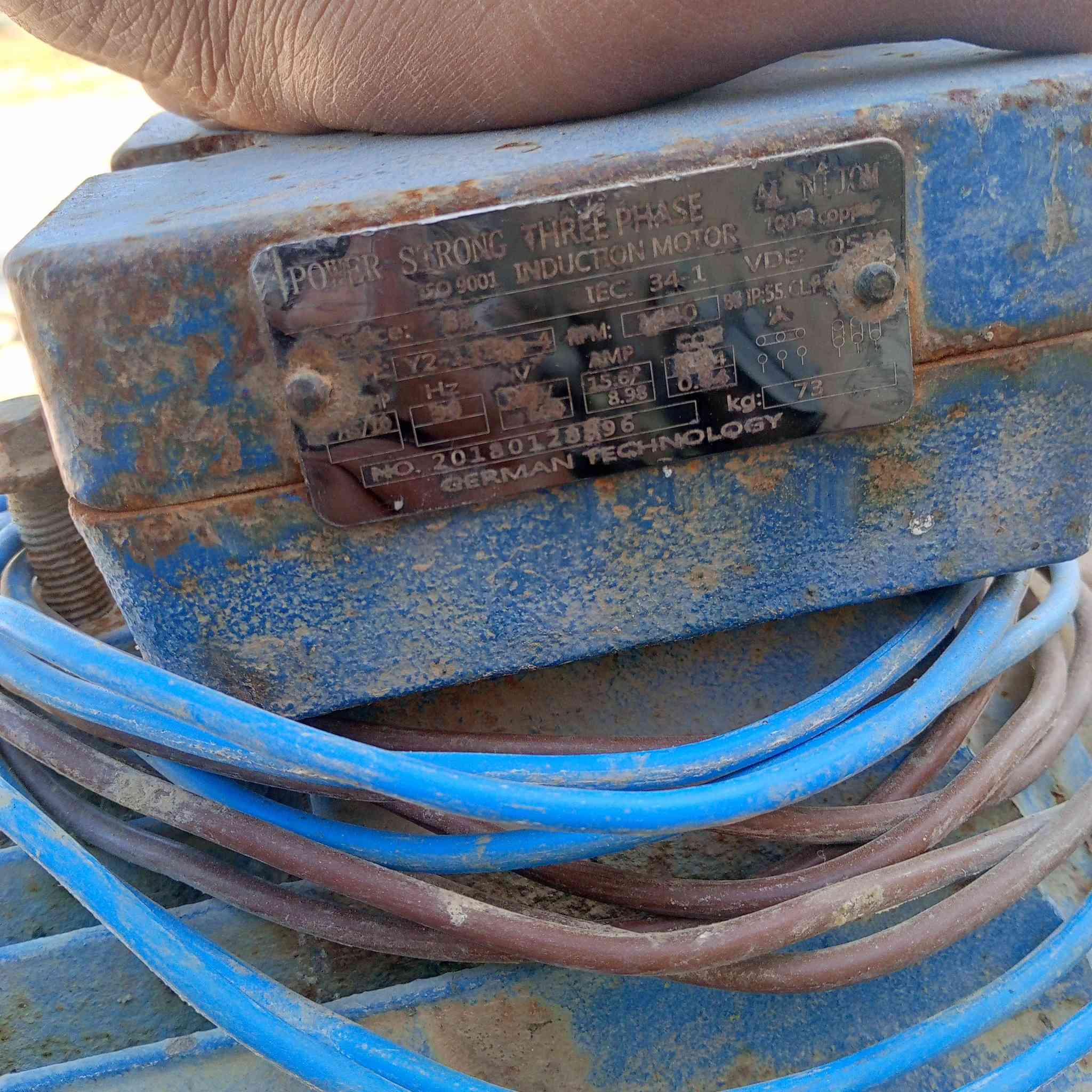 السلام عليكم ماطور ابو الاربعه 10 حصان تريفيز ثلاث خطوط حار شغال على الفحص مكاني بغداد المدائن مشروع الوحده سلمان باك السعر خاص ***********
