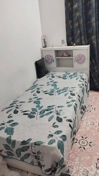 بغرفة اطفال مكونه من جرابي عدد 2وميز مرايه مستخدمات نظافه 90% سعرهن 27...