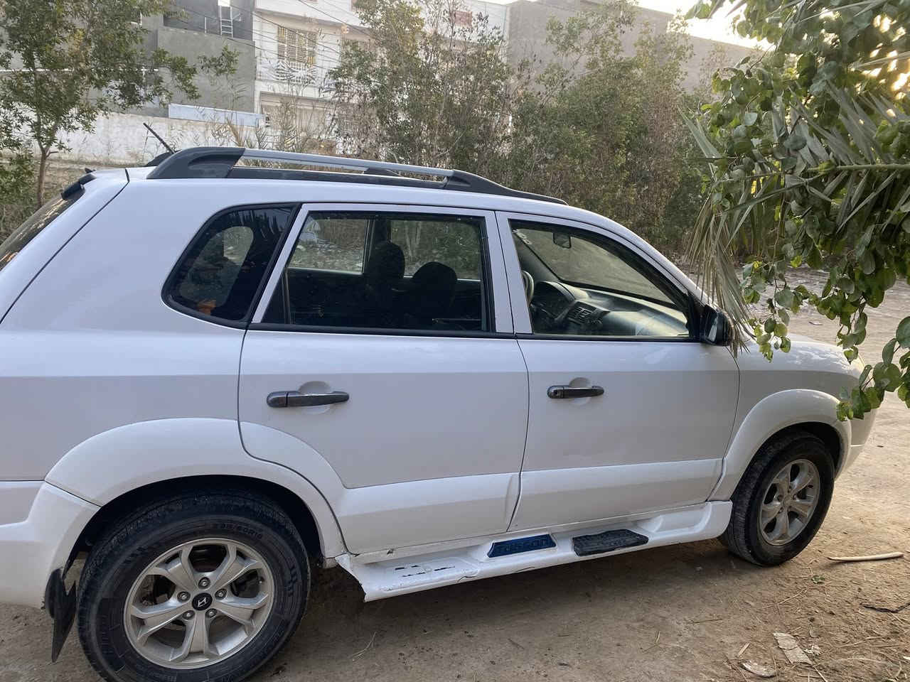 توكسان ٢٠٠٩ وارد كوري داخل اسود محرك مفتوح تبريد شغال مكفولة عدا البارد والبلاستك صدر وسط رقم اربيل باسمي 
بابل القاسم ***********
السعر ١١٣
