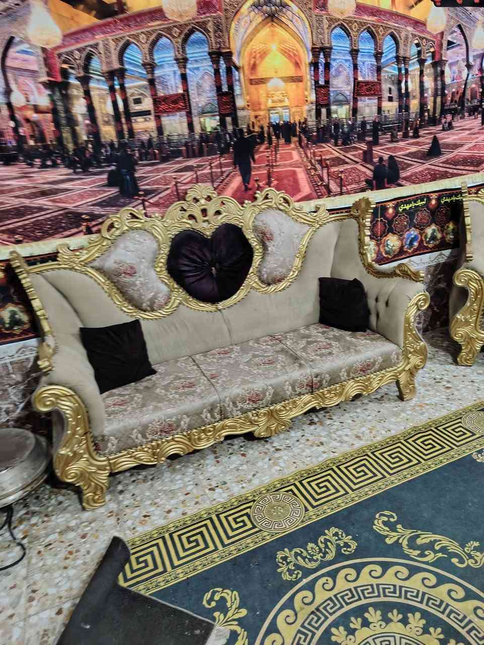 سلام عليكم من رخصة مدير الكروب طخم ملكي جديد ونظافه فول السعر ٤٧٥ وبي مجال الناصريه المركزالمراسله على ***********اكو ممنون
