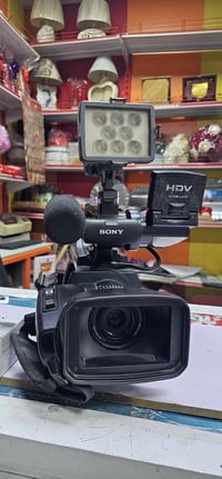 سوني كاسيت مع بيبي لايت مع ٢ بطاريه دبل مع باكيت افلام ٤ ملم هاتف ٠٧٨٠...