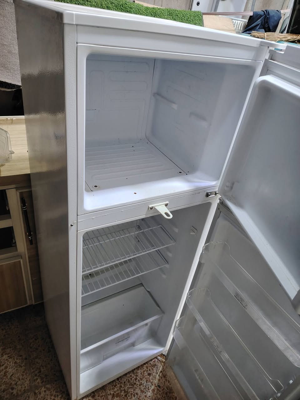 ثلاجة 12 قدم نظيفة حيل السعر ١٢٥ الف
***********
