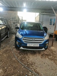 فورد اسكيب ٢٠١٧ محرك ٢٤٠٠ دوش صبغ بابين الجهه اليمين بدون داخل للبيع ا...