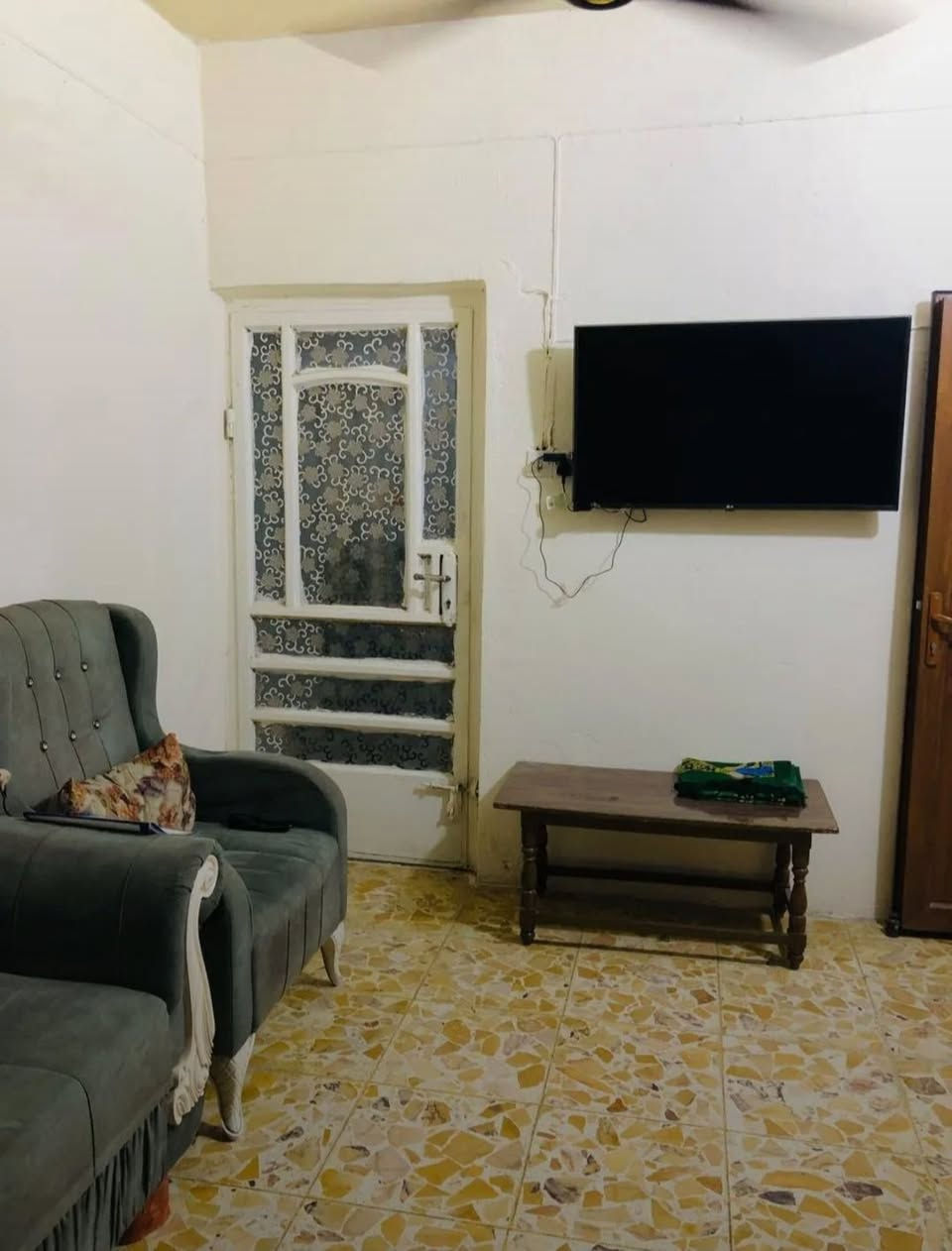 السلام عليكم مشتمل للبيع المساحة ٧٥ متر الوجه ٧ونص نزال ١٠ طابو ملك صرف يحتوي على استقبال مطبخ خدمات منور غرفه نوم الطابق الثاني ٢نوم الموقع مميز البياع الشهداء خلف اسواق ابو رائد اللاستفسار اتصل ***********
