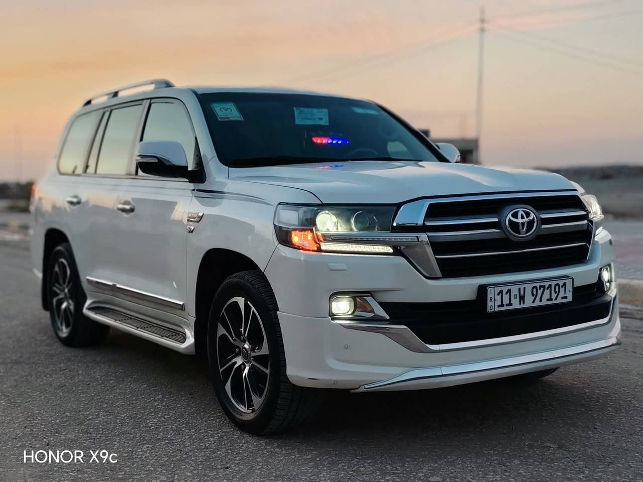 لاندكروز موديل 2019 سياره فول مواصفات خمس بصمات جلد كشنات كهرباء ده شبول لكزس تشغيل عن بعد ميري قلاب سياره بيها صبغ صفحه والباقي مقفول سياره جديده وباسمنا تخم تاير جديد حداديه جديده تبريد ثلاث قطع  وثلاجه ماكينه 75 سعر 4:15 مكان السياره بالحله  ***********
