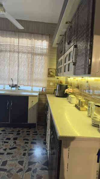 بسم الله الرحمـٰن الرحيم 
🏠دار للبيع طابو زراعي🏠
الموقع البلديات منطقة حي التراث المساحة 175 متر طابقين 
صالة
اربع غرف نوم وغرفة خامسة مخزن 
صحيات 3
مطبخ حار وبارد
يبعد عن الشارع العام 100 متر منطقة مرتبة ومتوفرة كل الخدمات
السعر 295 مليون وبي مجال للشراي
للاستفسار ***********
