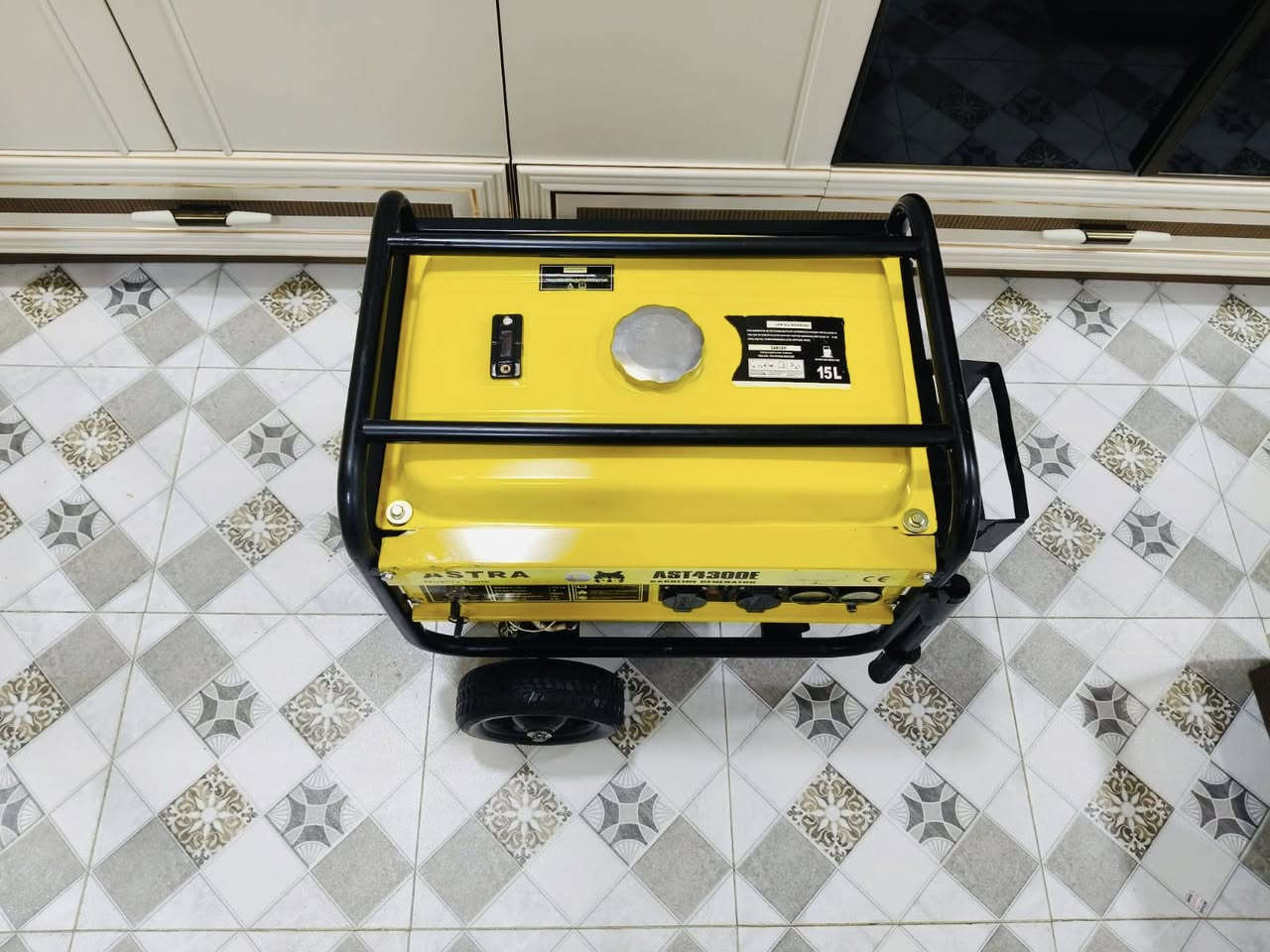 سلام عليكم مولده استرا ام الذيب الباب الاول بانزين.3ونص كيفي 15امبير ملف نحاس . الحجم الكبير . مولده كلش نضيفه مشتغلا سبوعين فقط بلاديه مداخله اي تصليح نكره بالتشغيل السعر 200مكاني  بغداد الشعب ويوجد خدمه توصيل لرقم الهاتف***********
