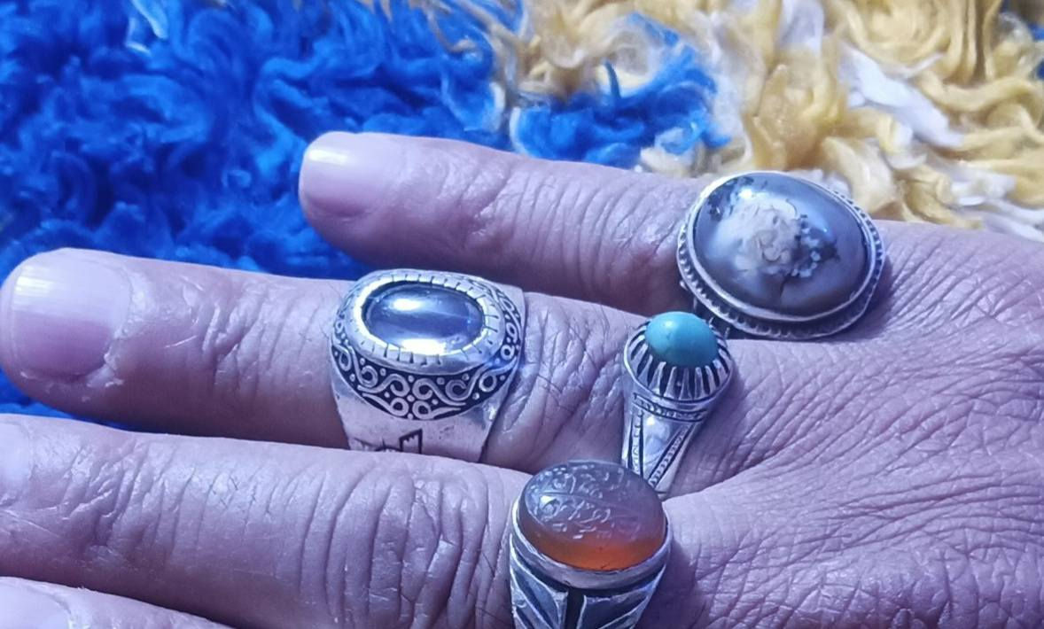 السلام عليكم للبيع وكان بغداد شعله 
***********
