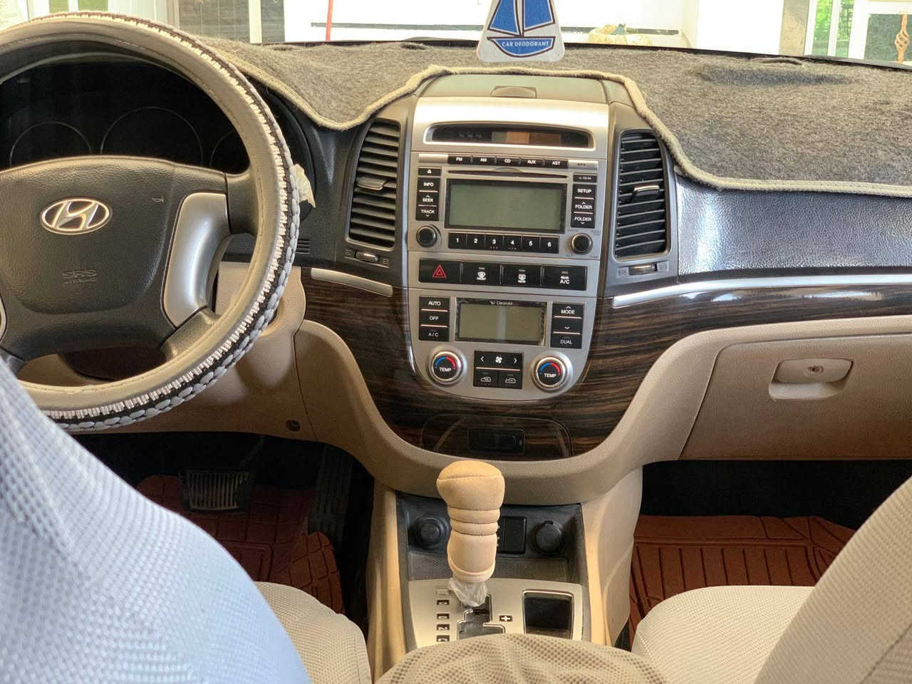 سيارة سنتافية موديل ١٠فول مواصفات واحد على واحد مكفولة من الدعامية للدعامية عدى طخة بسيطة بين باب السايق ولباب الخلف السايق مثل ماموضح بل صورةرقم بغداد مكان السيارة الصويرة محافضة واسط السعر ١٤٠ورقة وبيهة مجال***********هذا الرقم بي واتساب
