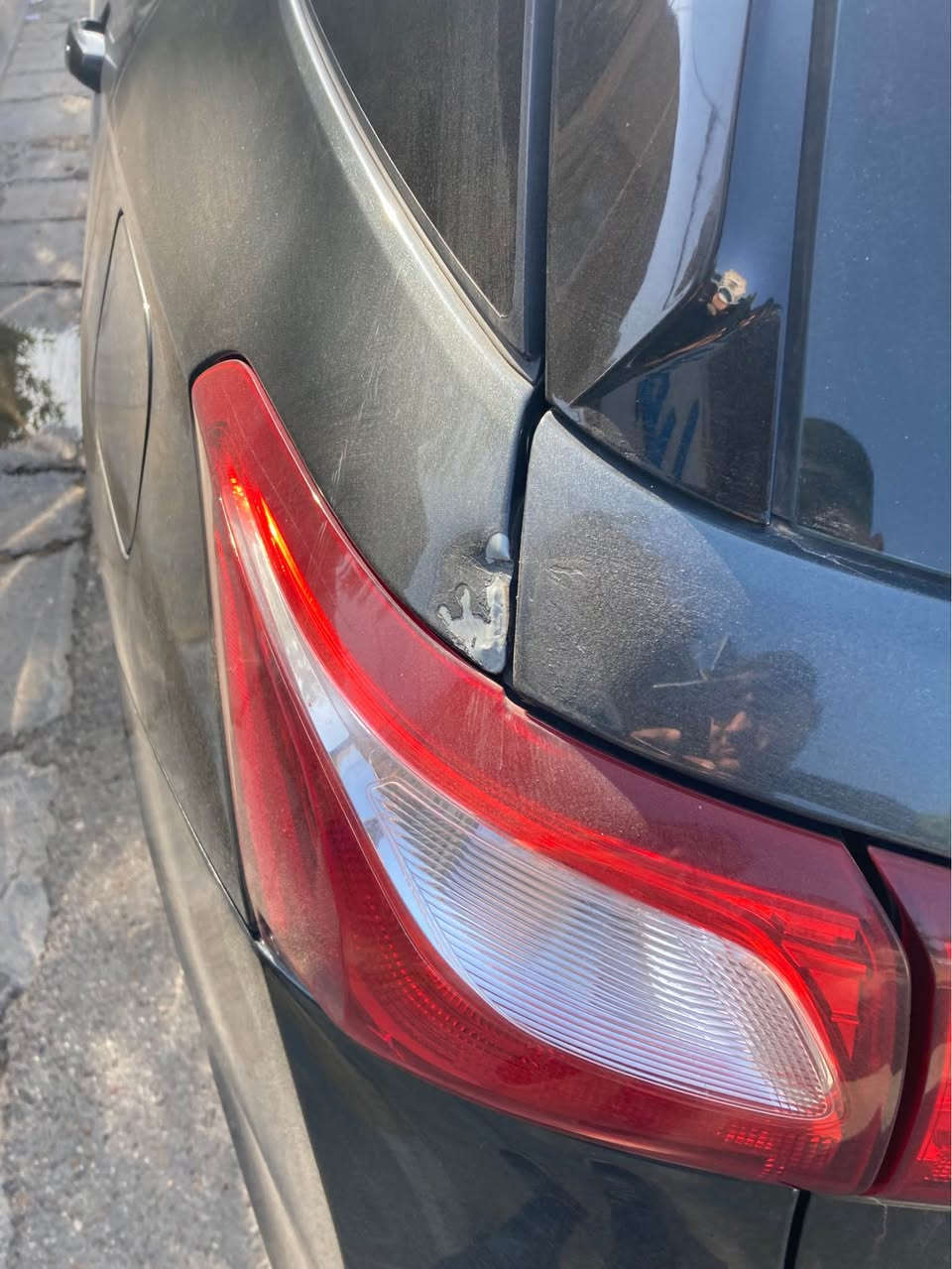 السلام عليكم عندي شوفرليت ايكونكس ٢٠١٨ سيارة كما موضحة بالصور حادثها خلفي بسيط مو قوي  وبيها مسويلها سونر كامل رايده ١٢٨ وبيها مجال قليل تواصل

***********
***********

السيارة باسمي تحويل ثاني يوم  عنواني بغداد شارع الربيعي بغداد, العراق
