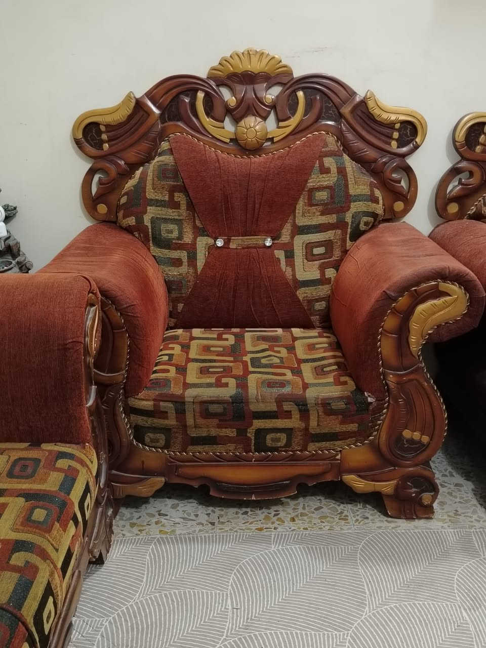 السلام عليكم تخم تفاصل عراقي ١٠ مقاعد ما بي ضرر السعر 300 الف وبي مجال بسيط  مكاني مدينه الكياره***********
