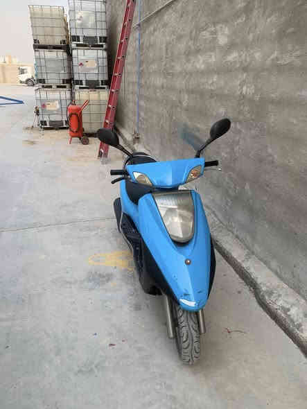 دراجه بريز.   نضيفه بشرط محرك كفاله سعر 650$ وبي مجال قليل مكان تاجي جسر المصابيح هـ ***********
