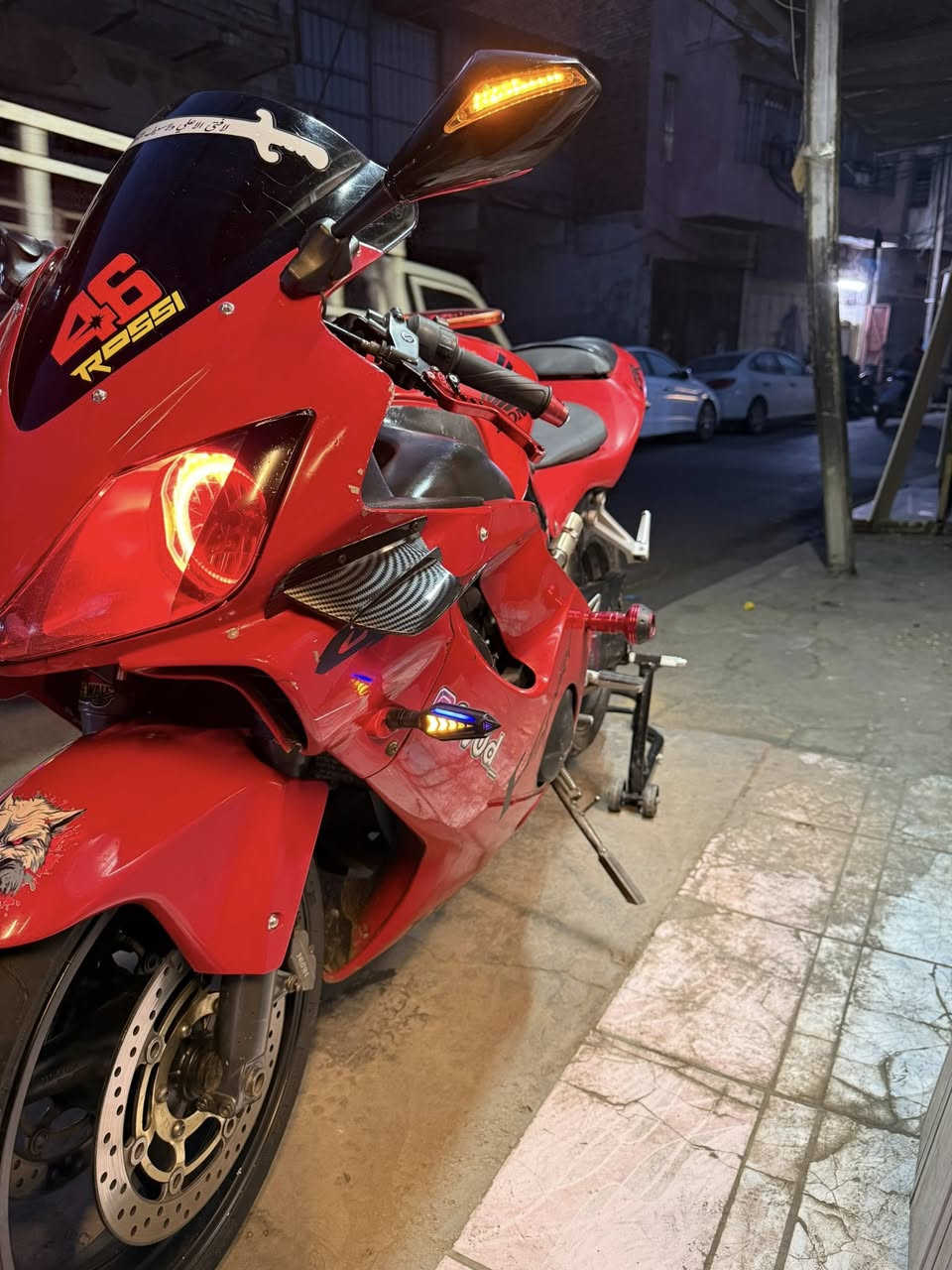 سلام عليكم
افوراي 600 2004 
كفاله عامه من كلشي مكينه وكير وضفيره وعقل وكفر 
دراجه نضيفه وجديده مابيها أي نقص
بيها منضومه مال زنون اصليه
اجنحه كاربون
اشاير بلمري وبلكفر
يدات بريك 
صالنصه يوشمارا وبعد بيها غراض 
بيها ملاحظات كلش كلش بسيطه
مكاني بغداد كاظميه ***********
