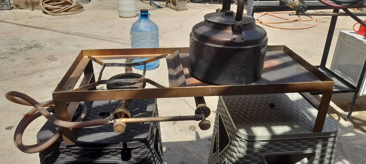 ئەشیای چا خانە 
هەمووی خاوێنە و زۆر کەم ئیشیان پێکروا
نرخ 100 هەزار
***********
