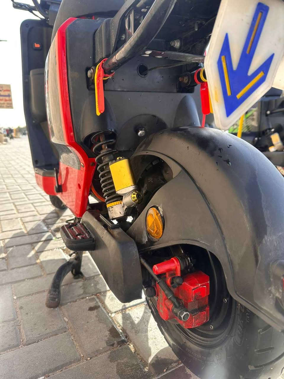 اشتريته قبل اسبوعين وبعت بطاريات المستعمله وشديت جدد وسويتهن 6 اكبر حجم وصعدته ستوته وجبته حته لا تعتبر بطاريات مستعمله ابد وضمانهن بعده بيهن ماشلته للمراوس بتلفون كامرته قويه ومرتب مكاني بصرا قبله حي جامعه
رقم *********** البصرة, العراق
