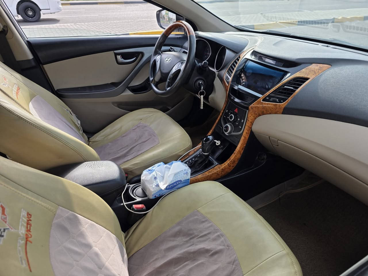 السلام وعليكم انترا ٢٠١٥ فول موصفات بيهه بس بنيد ولباقي كفاله بيهه بارد شويه السياره جاهزه من كلشي سياره بسمي وبيع مستعجل السعر ١١٥ رقم الهاتف ***********
