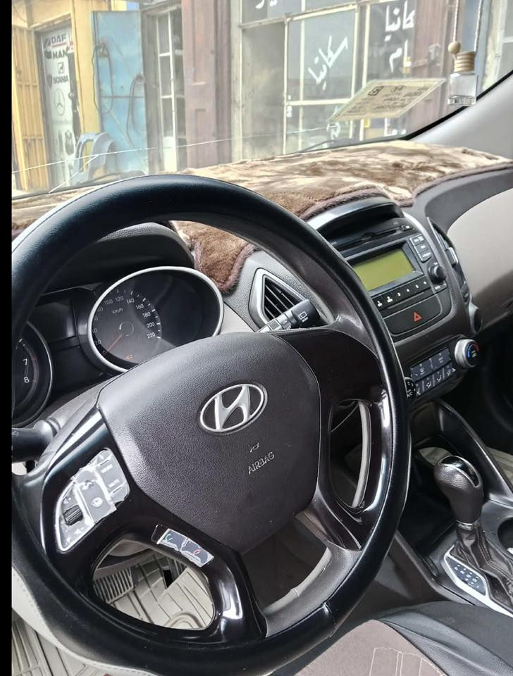هونداي توسان خليجي ،،،،،،موديل 2016,,,,,,الممشى 140 ،،،،،،،كير محرك بلادي ممفتوح برغي،،،،فول مواصفات ماعدا البصمة ،،،،،محرك 2000دوش،،،،،بانوراما،،،،،،لد امامي ،،،،،بجم أسود ،،،،ويل أسود ،،،،اشاير مري وكهرب ،،،،تحكم سترين،،،تبريد قطعتين،،،،كاميرا اصلية بل المرايا ،،،السيارة مصبوغة 5قطع بس انطيك حزام ،،،،،بدون دواخل وشواصي ،،،تفاصيل ***********
