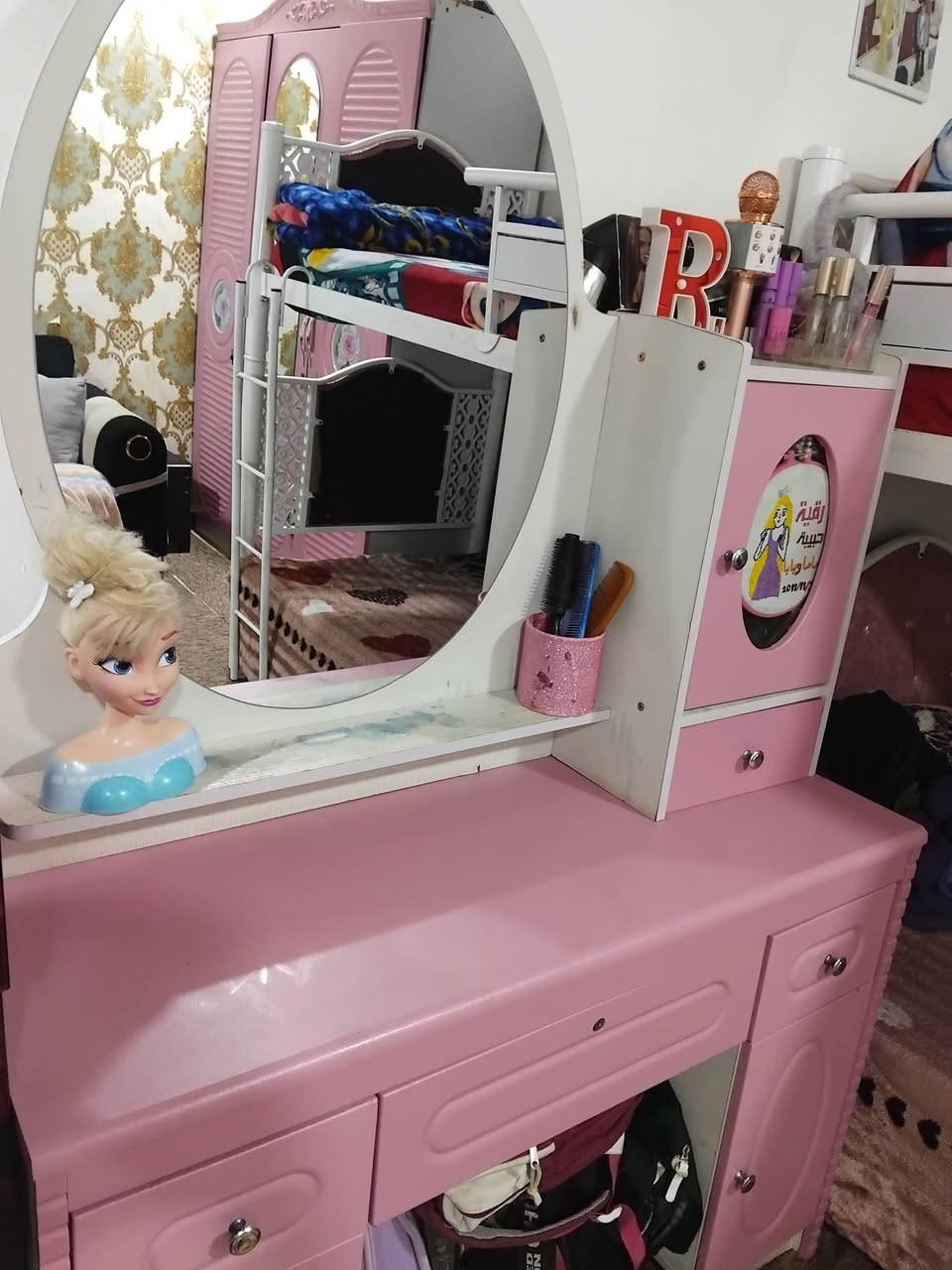 جرباية طابقين مع الدواشك مالتهن جدد عدد ثنين مع الميز مراية وكنتور متر وارتفاع مترين اي استفسار الاتصال على الرقم ***********
