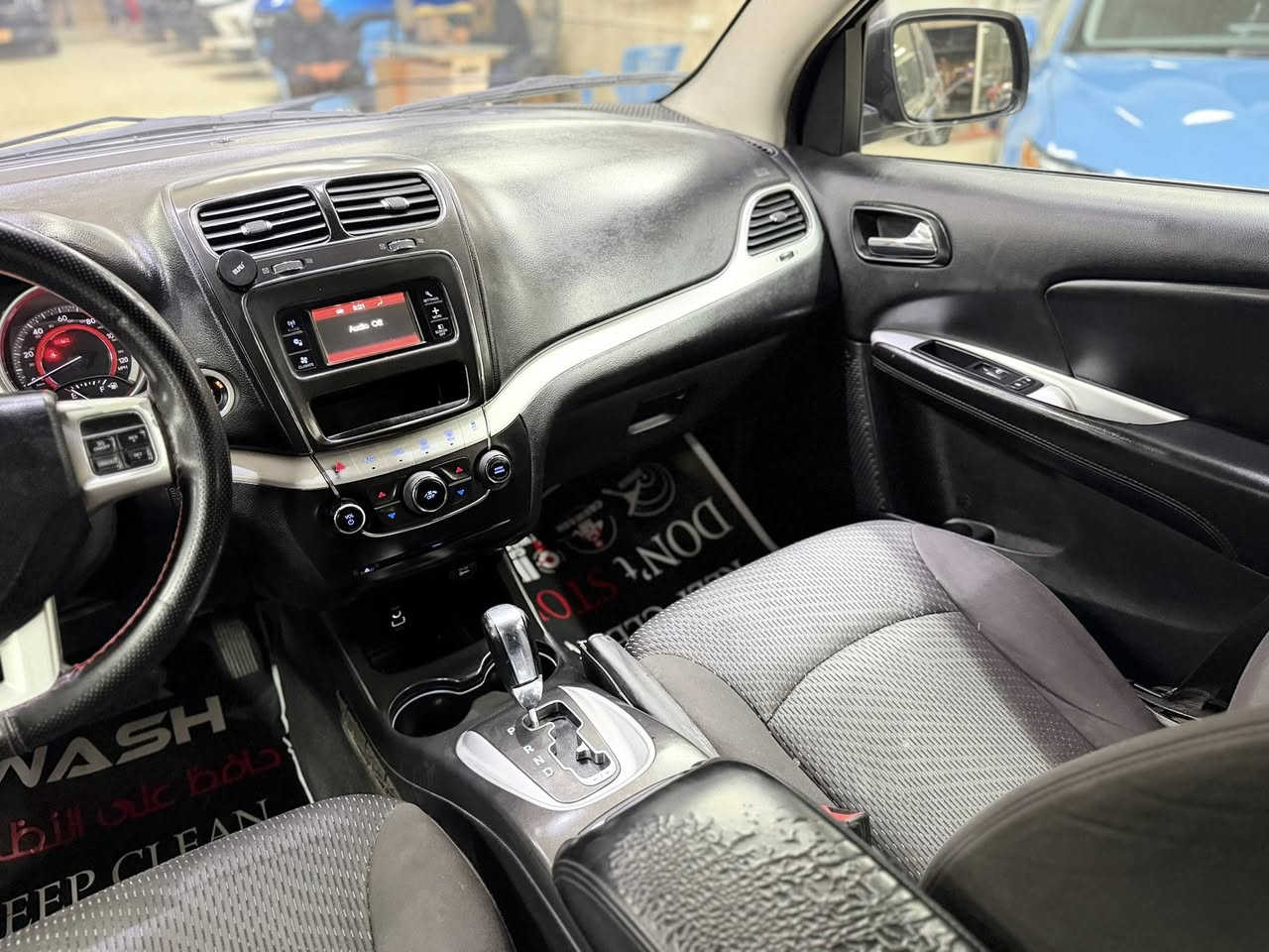 دوج جورني
2017 مكفوله بس تكحيل بيها
محرك 4 سلندر  2400 
حداديه جديده هسه شادها كامله خلفي وامامي 
السعر 122 وبيها مجال 
***********
