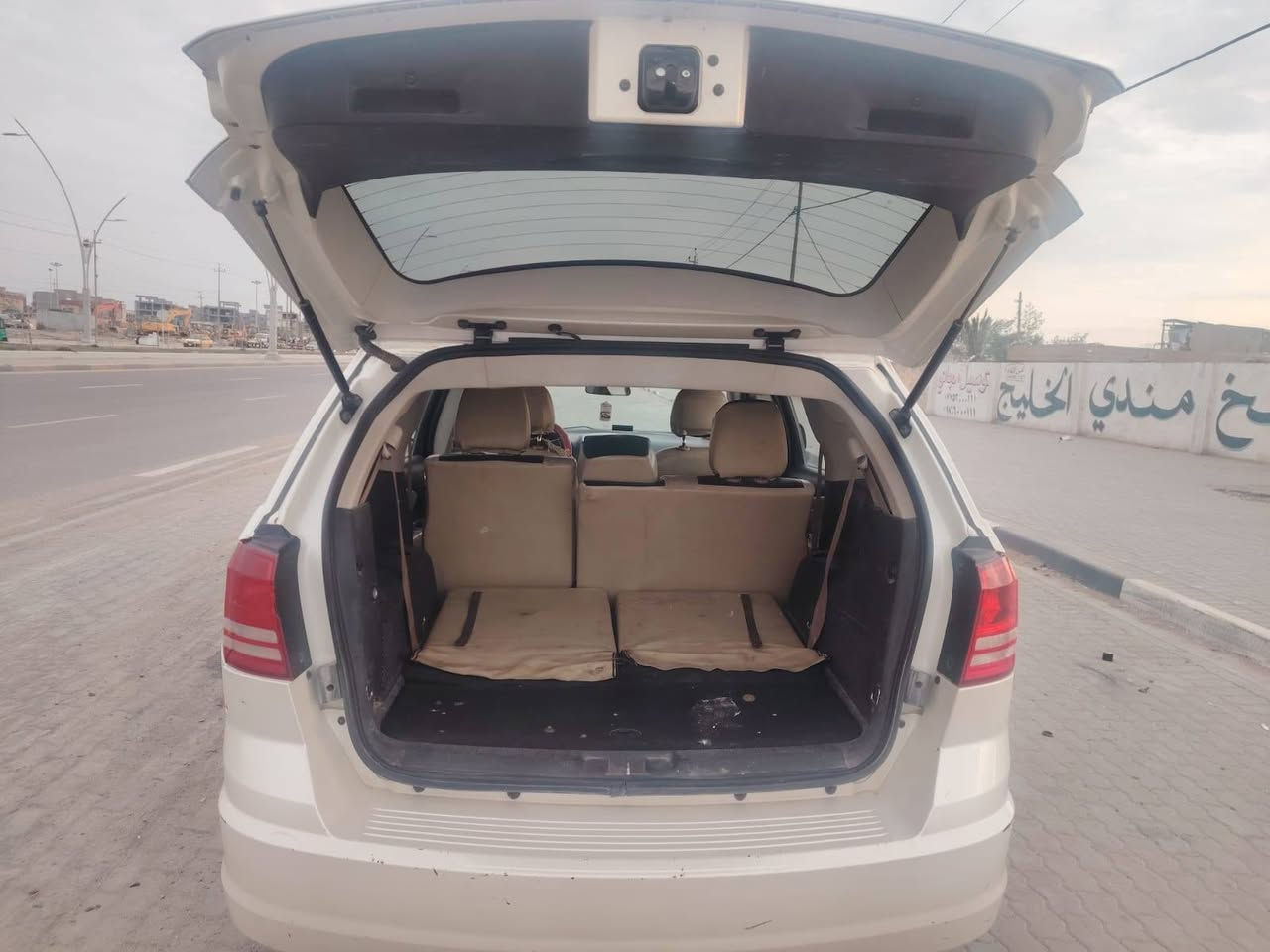 السلام عليكم سياره جورني مديل 2018  مكفوله من تبديل وصبغ وهاذا حادثه انه مكلف بل نشر اتصل علا الرقم ***********
