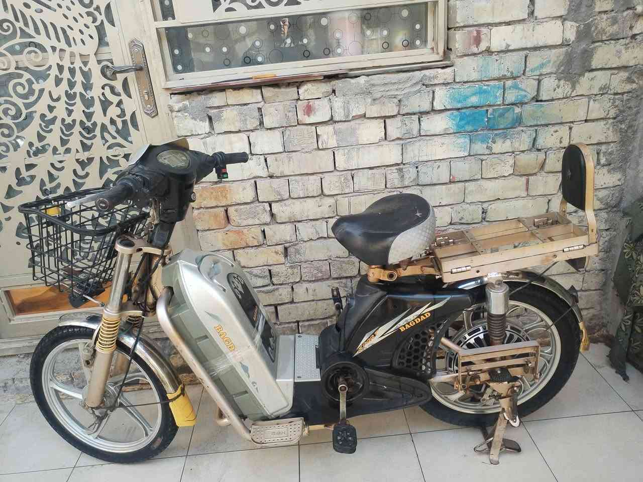 سلام عليكم 
دراجه شحن حجم كبير 
5 بطاريات نظيفات 
سرعته 60 
السعر /250 الف
الموقع / كربلاء حي النواب 
رقم الهاتف /*********** 
الرقم الثاني /*********** بي واتساب
