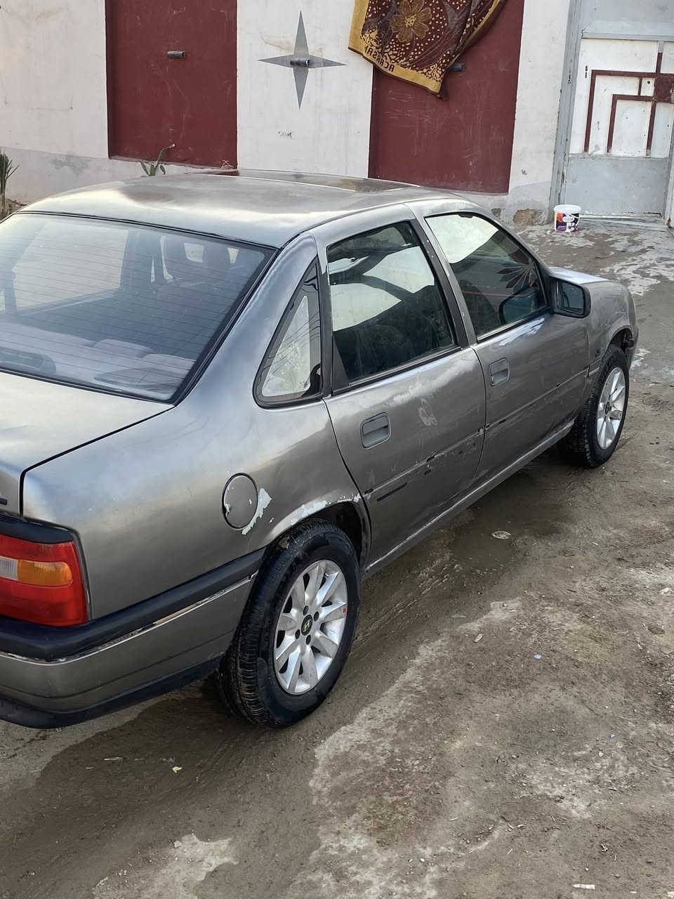 سلام عليكم سياره اوبل للبيع. مديل 91     سياره ما ناقصه شي   عوزها بس بطاين لماميات فقط  محرك 20    ***********
